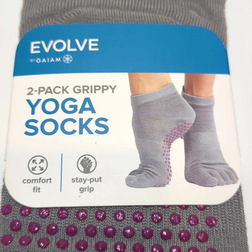 2 pair of Evolve by Gaiam grippy yoga socks stay out comfort fit small / medium
